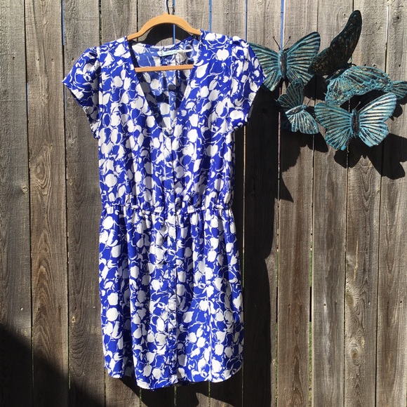 Blue and white Hawaiian flower button up dress - Picture 2 of 3